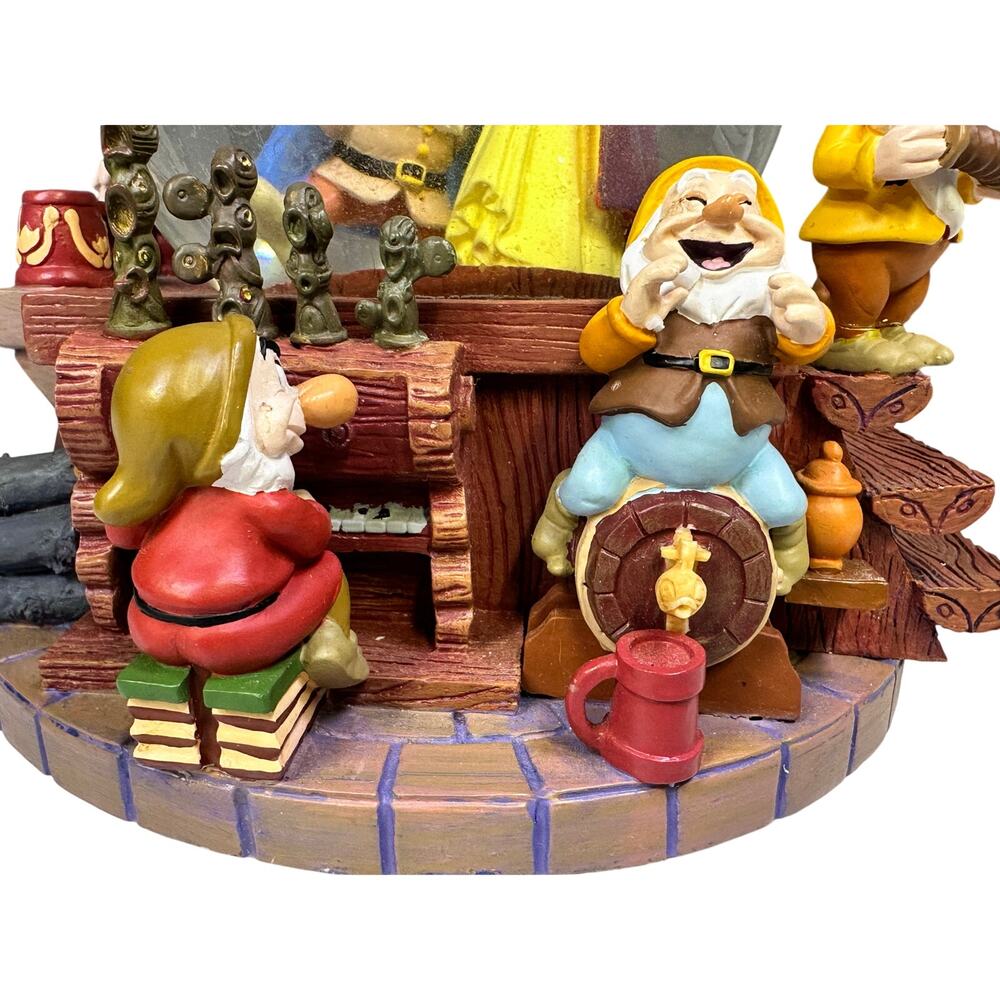 Snow White and the Seven Dwarfs 1998 Musical Snow Globe 'I Whistle a Happy Tune' - Picture 5 of 16